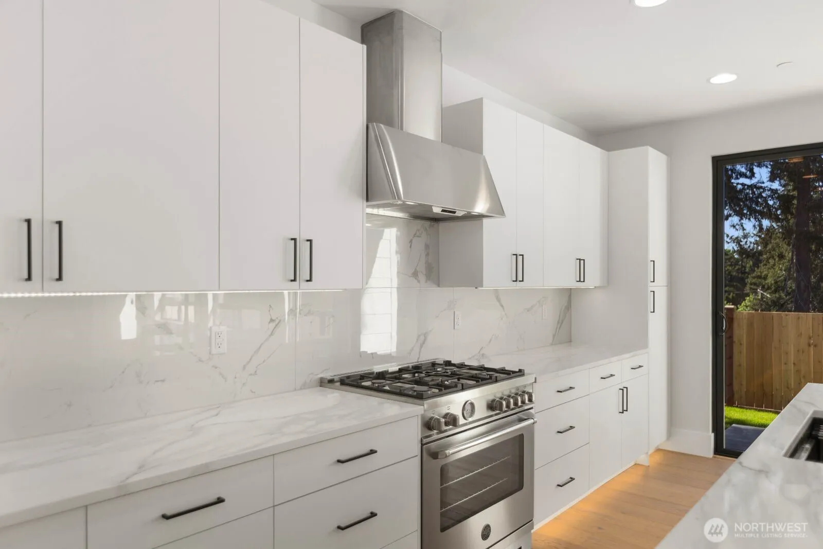 Property photo for 16211 Simonds Road Ne, Kenmore photo 5