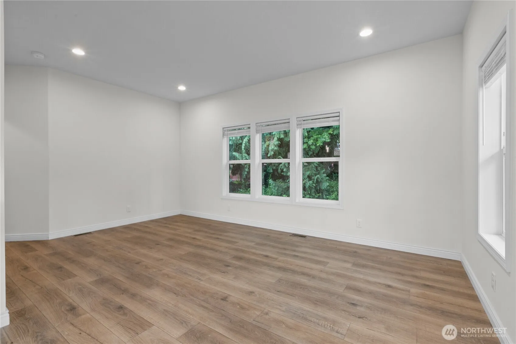 Property photo for 226 E Orange Avenue, Burlington photo 3