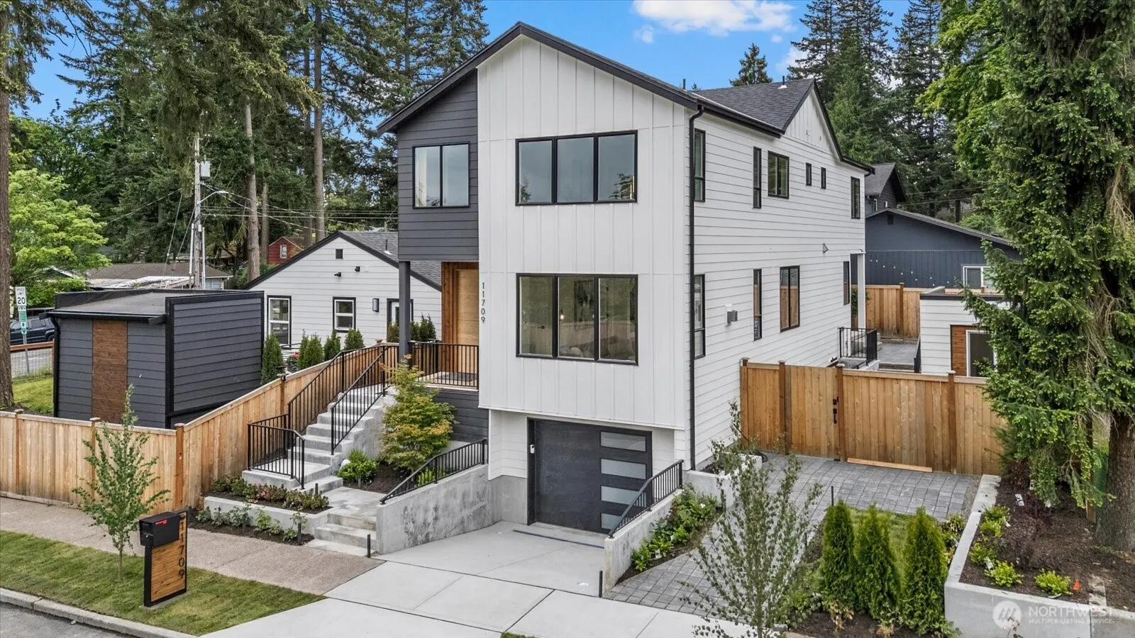 Property photo for 11709 Roosevelt Way Ne, Seattle photo 2