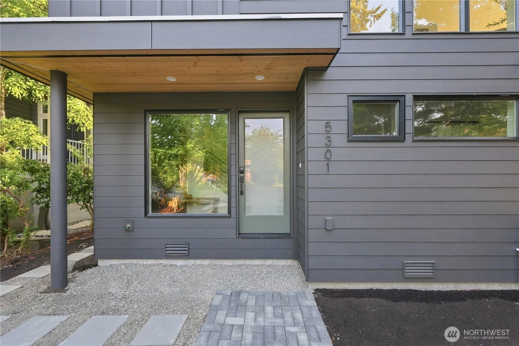 Property photo for 5301 49th Avenue Sw, Seattle photo 4