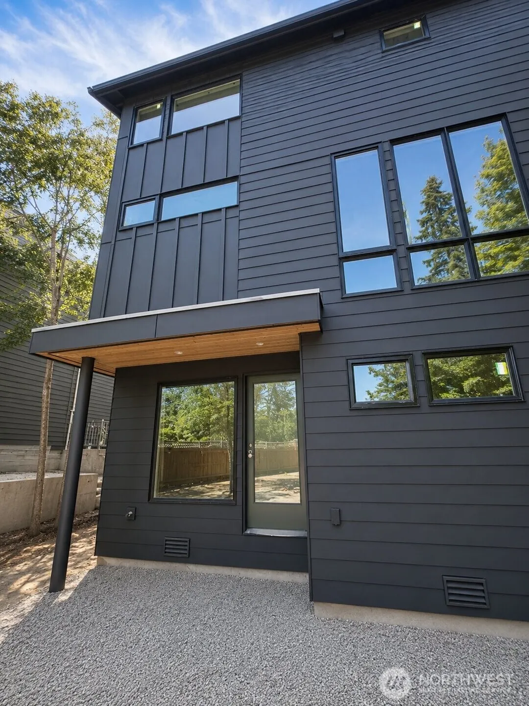 Property photo for 5301 49th Avenue Sw, Seattle photo 4