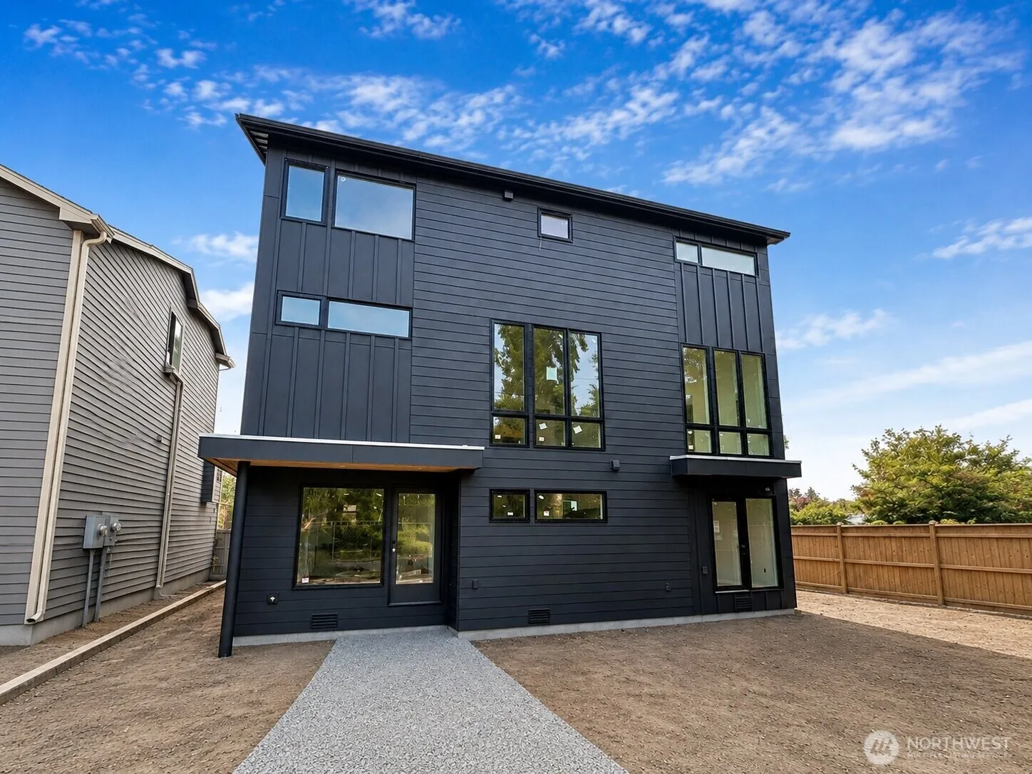 Property photo for 5301 49th Avenue Sw, Seattle photo 2