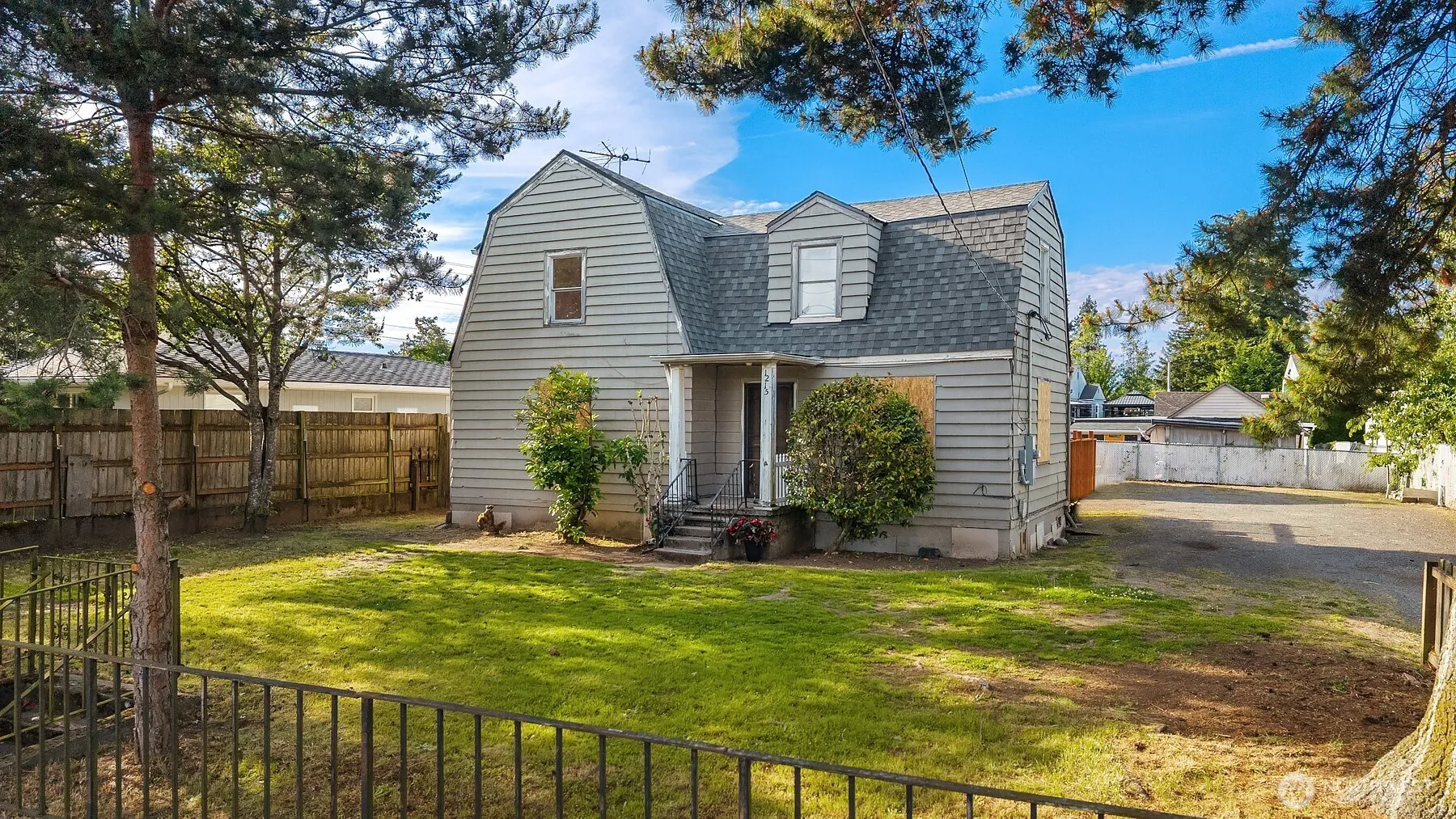 Property photo for 1215 Madison Street, Everett photo 2