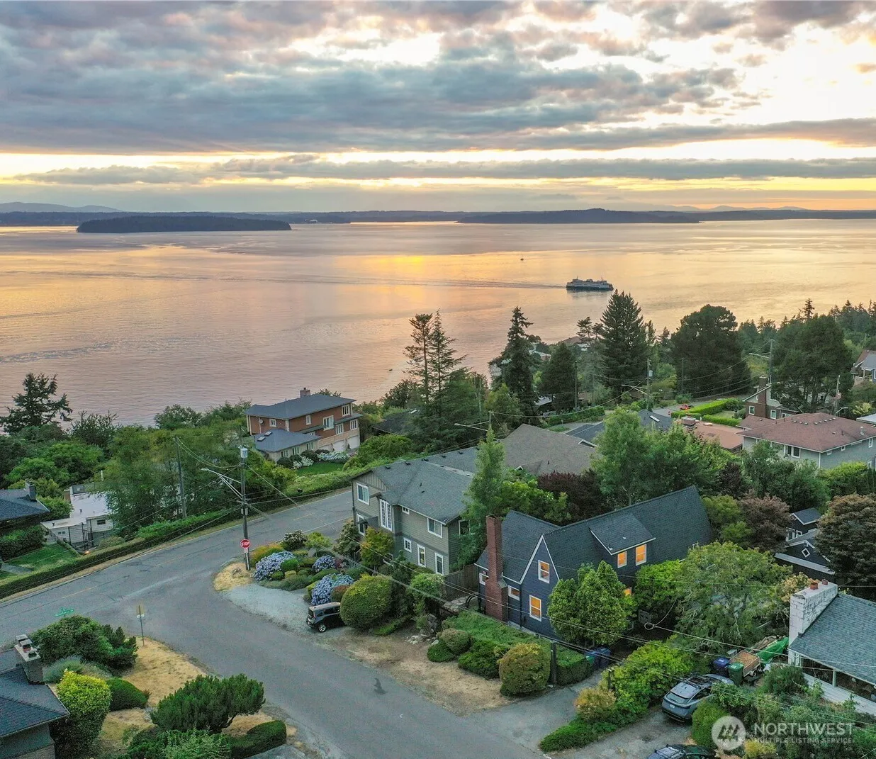 Property photo for 4432 Sw 102nd Street, Seattle photo 2