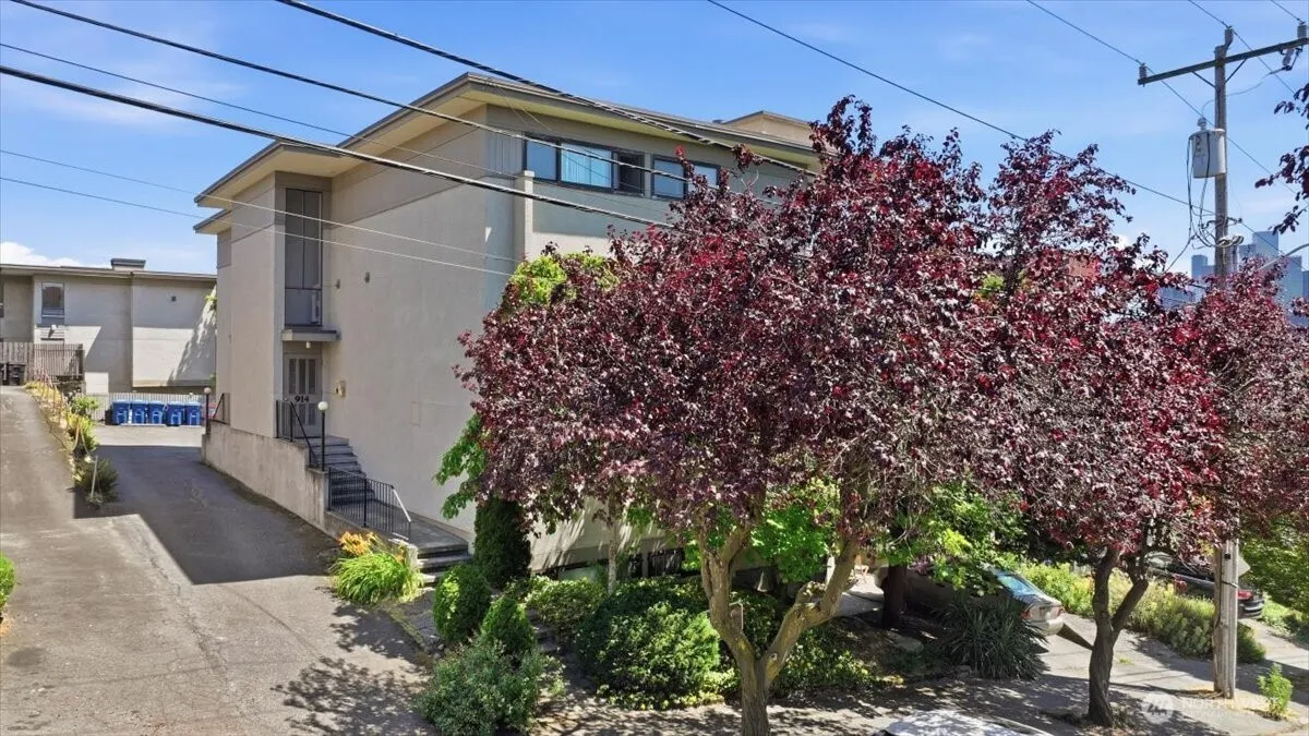 Property photo for 914 6th Avenue N #201, Seattle