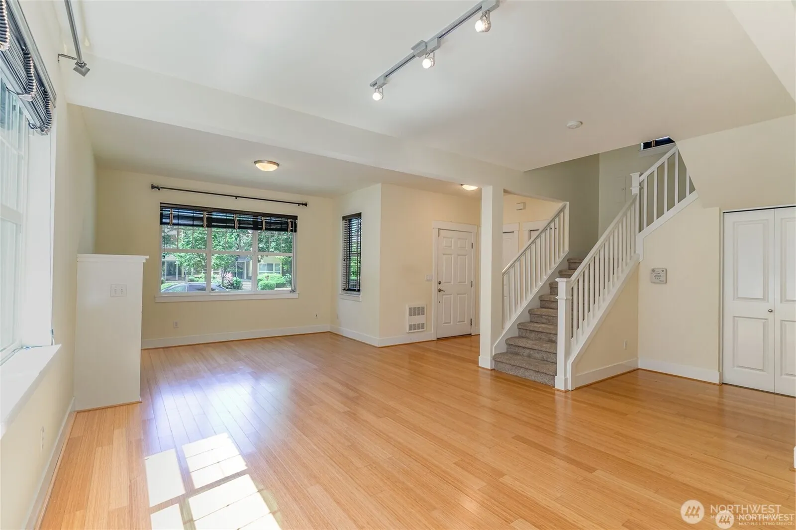 Property photo for 1774 25th Avenue Ne, Issaquah photo 2