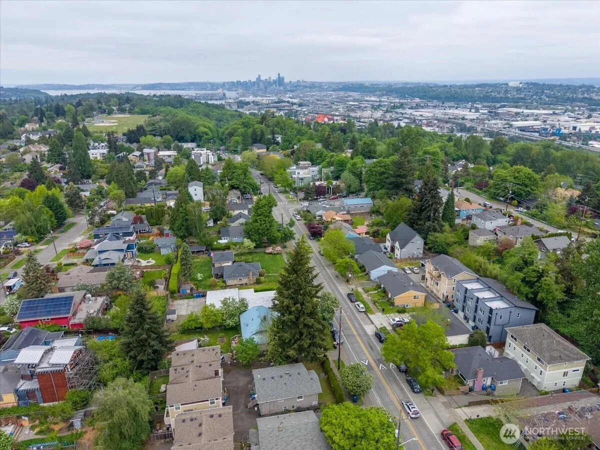 Property photo for 7945 9th Avenue Sw, Seattle photo 2