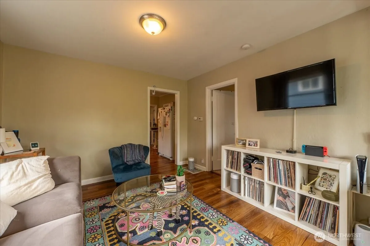 Property photo for 7945 9th Avenue Sw, Seattle photo 5