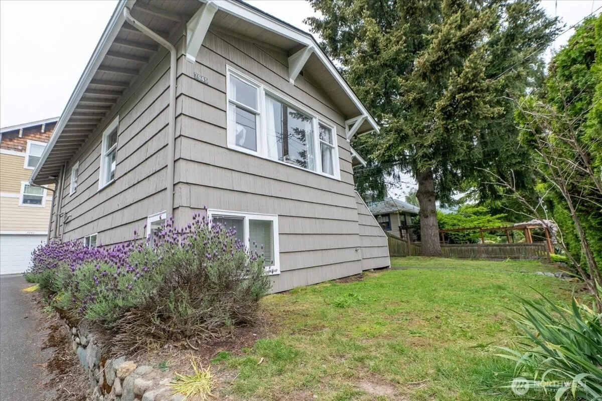 Property photo for 7945 9th Avenue Sw, Seattle photo 4