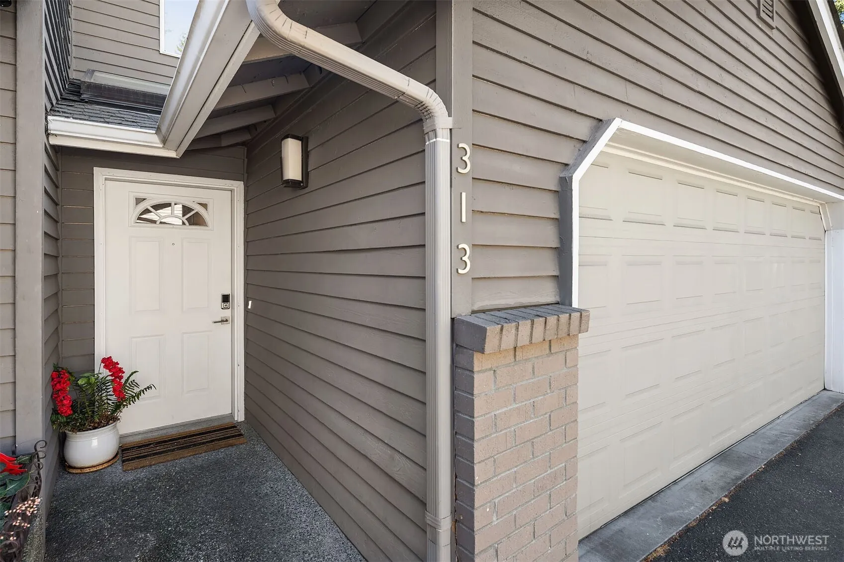 Property photo for 313 7th Avenue S #6, Kirkland photo 2