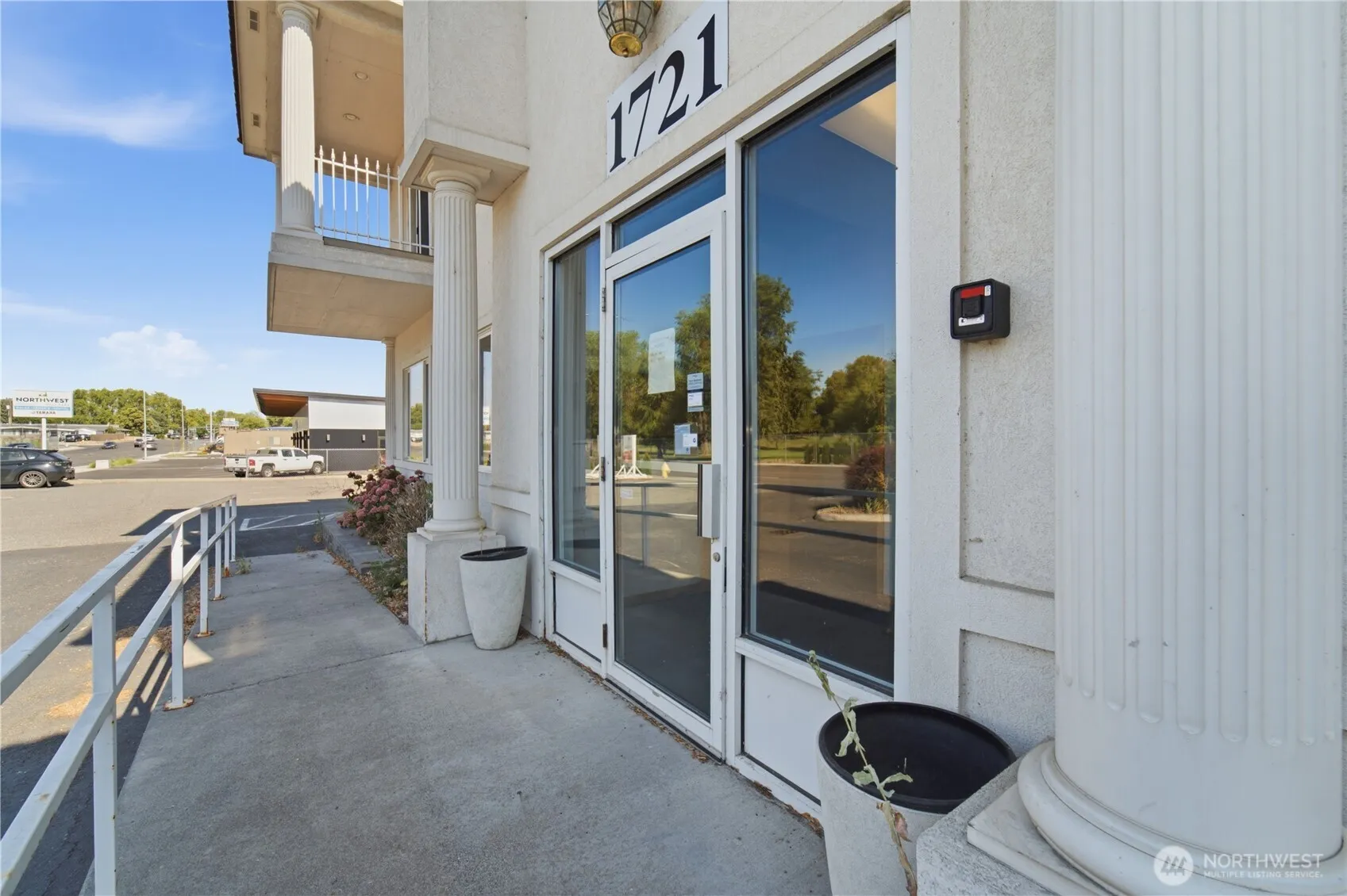 Property photo for 1721 W Kennewick Avenue, Kennewick photo 2