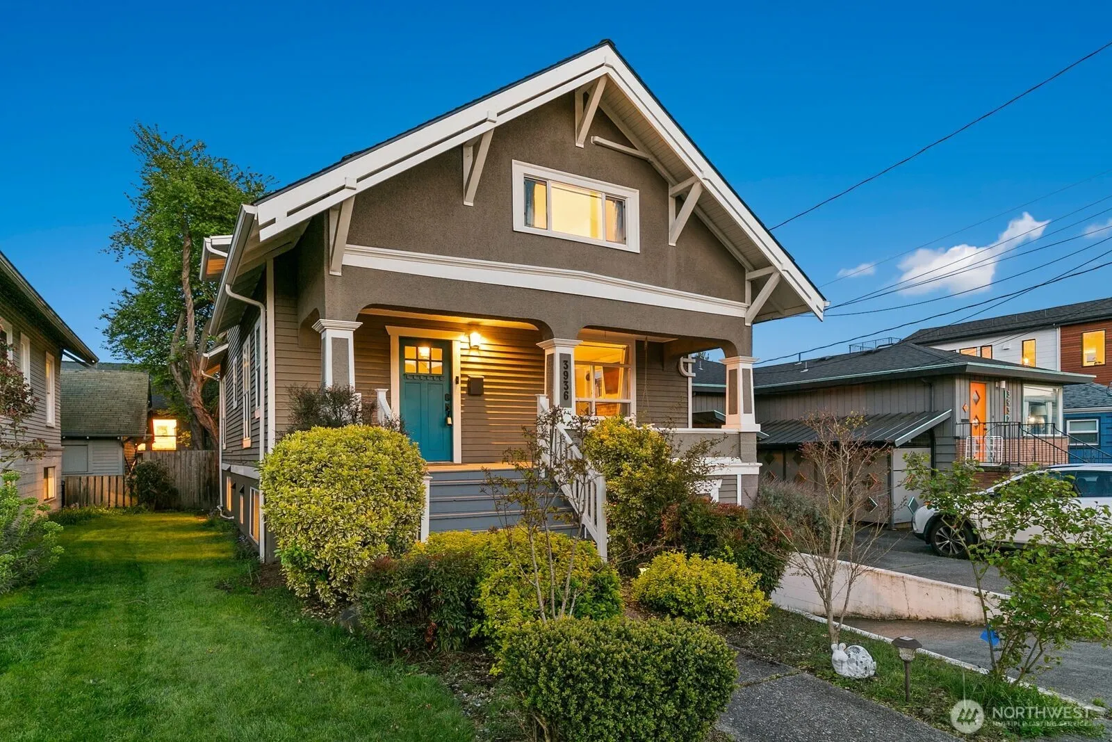 Property photo for 3936 Woodland Park Avenue N, Seattle photo 2