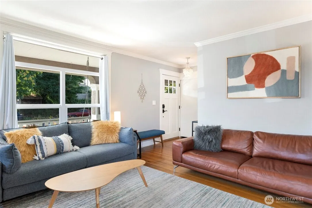 Property photo for 3936 Woodland Park Avenue N, Seattle photo 5