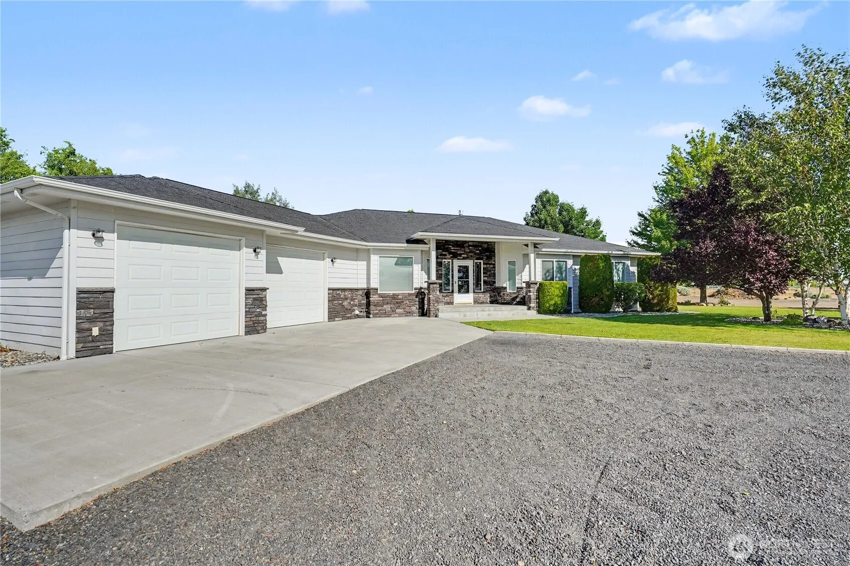 Property photo for 2328 Rd 10.2 Ne, Moses Lake photo 4