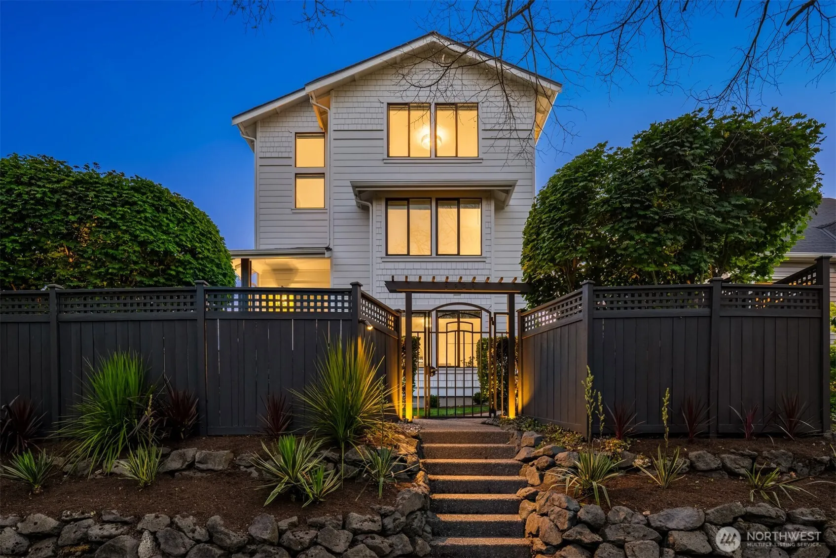 Property photo for 5625 35th Avenue Sw, Seattle photo 2