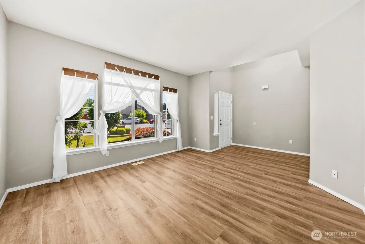 Property photo for 15802 123rd Avenue E, Puyallup photo 3