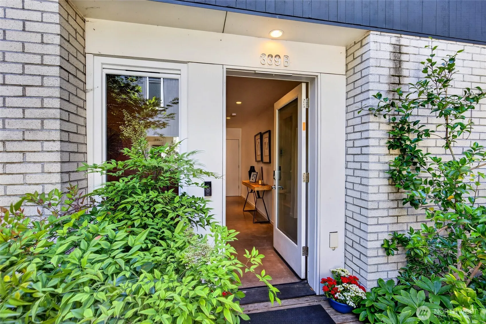 Property photo for 339 16th Avenue E #b, Seattle