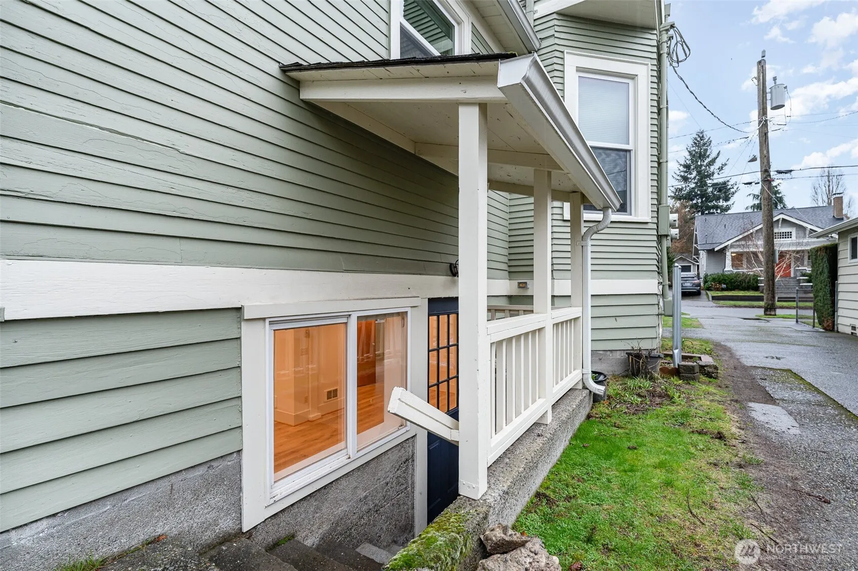 Property photo for 5523 Woodlawn Avenue N, Seattle photo 4