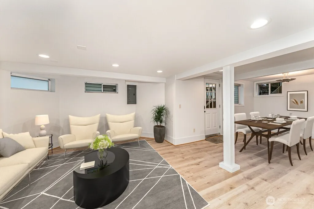 Property photo for 5523 Woodlawn Avenue N, Seattle photo 5