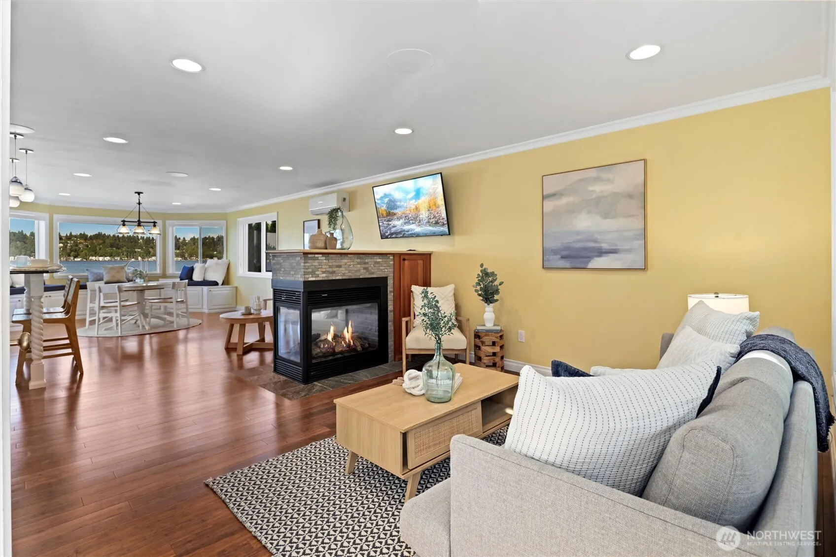 Property photo for 13133 Holmes Point Drive Ne, Kirkland photo 4
