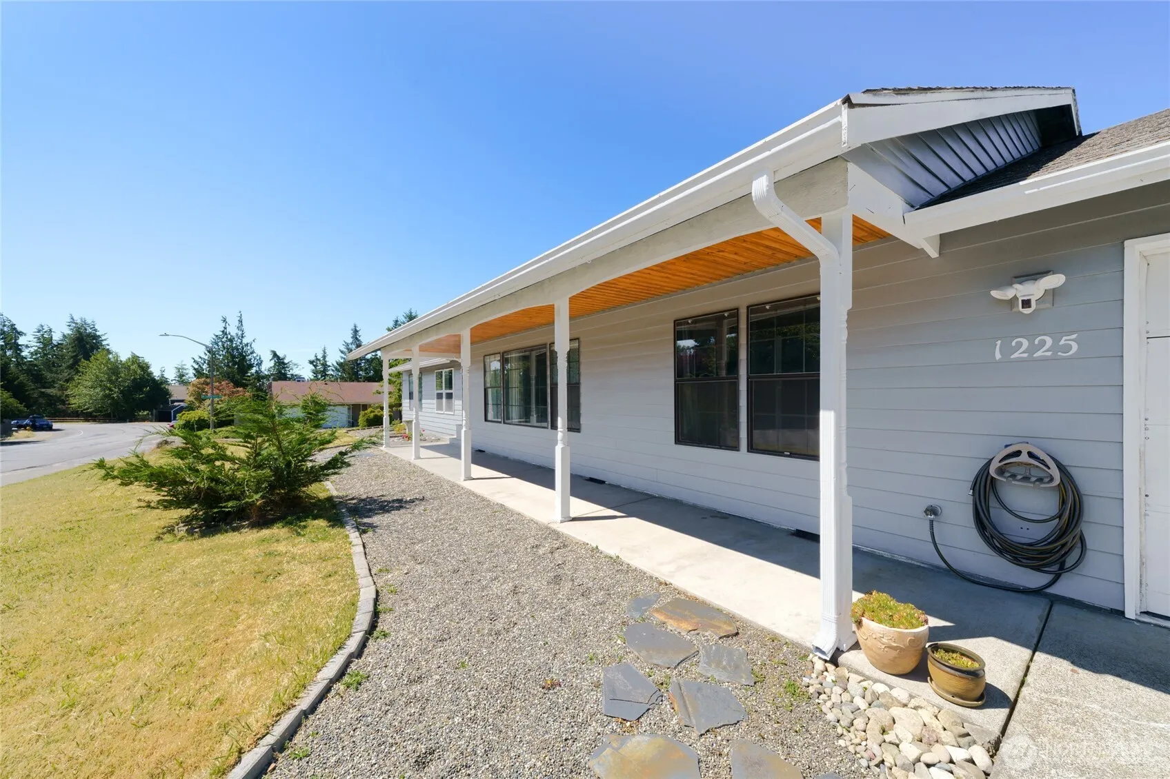 Property photo for 1225 Sw Barrington Drive, Oak Harbor photo 2
