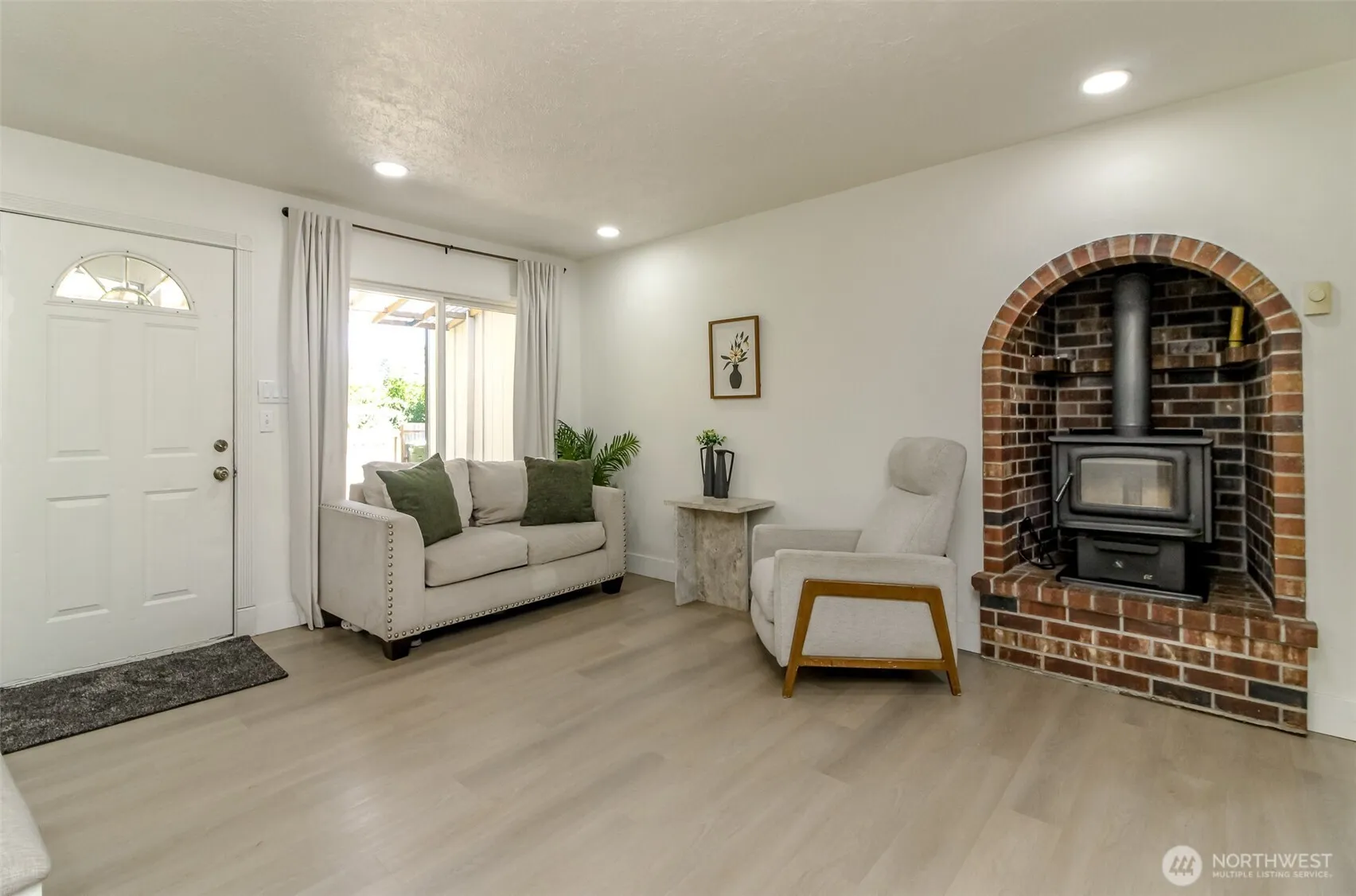 Property photo for 12524 Bingham Avenue E, Tacoma photo 5