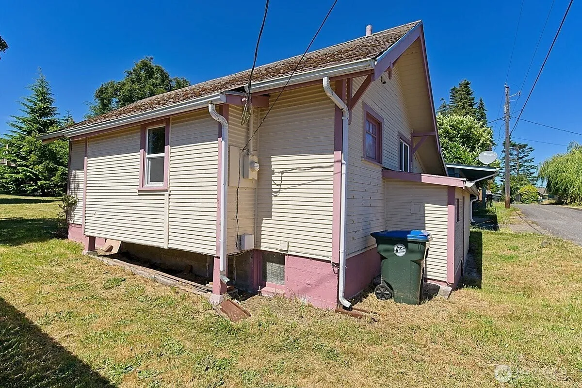 Property photo for 1125 W Ninth Street, Port Angeles photo 4