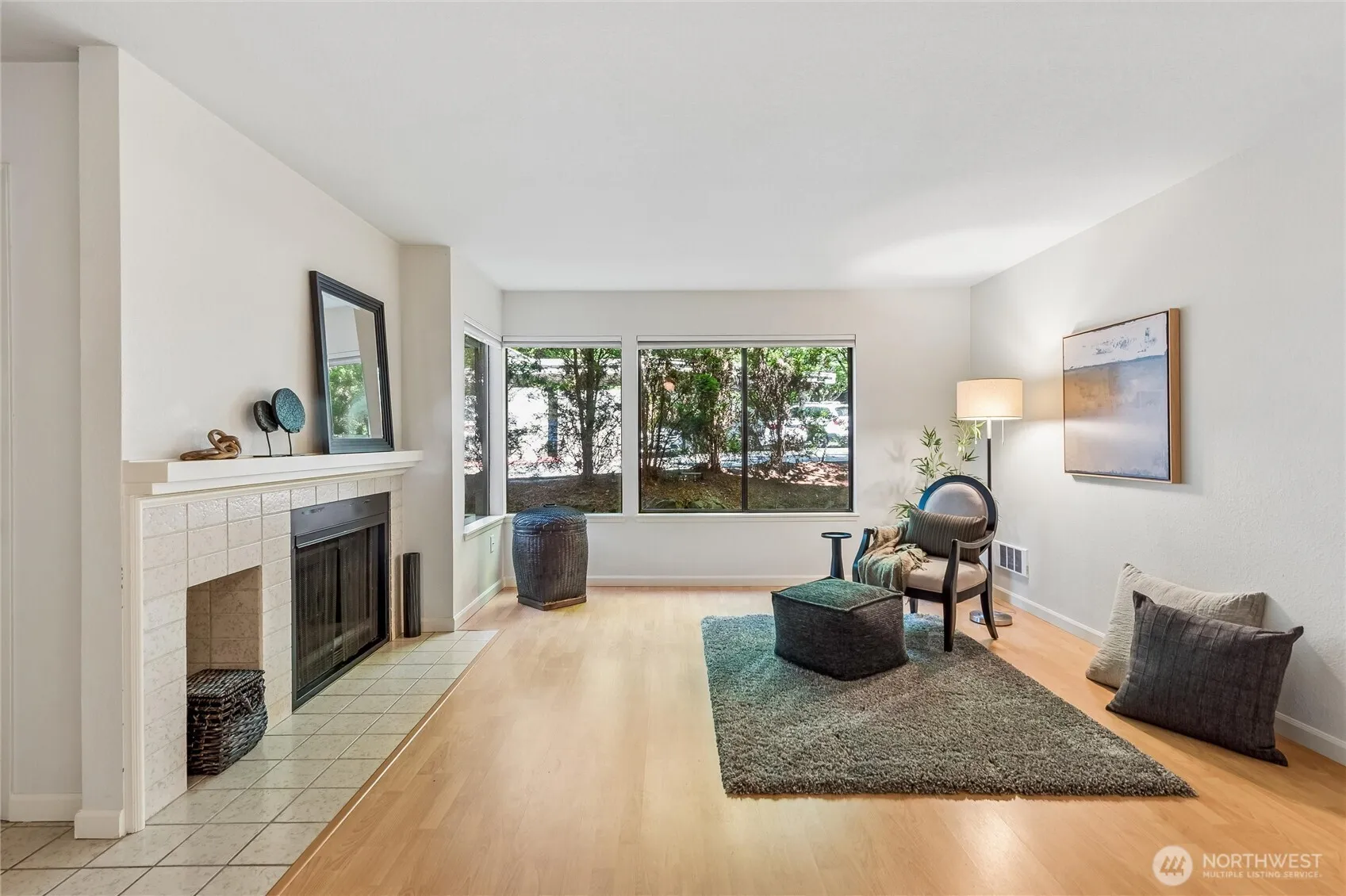 Property photo for 1354 Bellevue Way Ne #3, Bellevue photo 2
