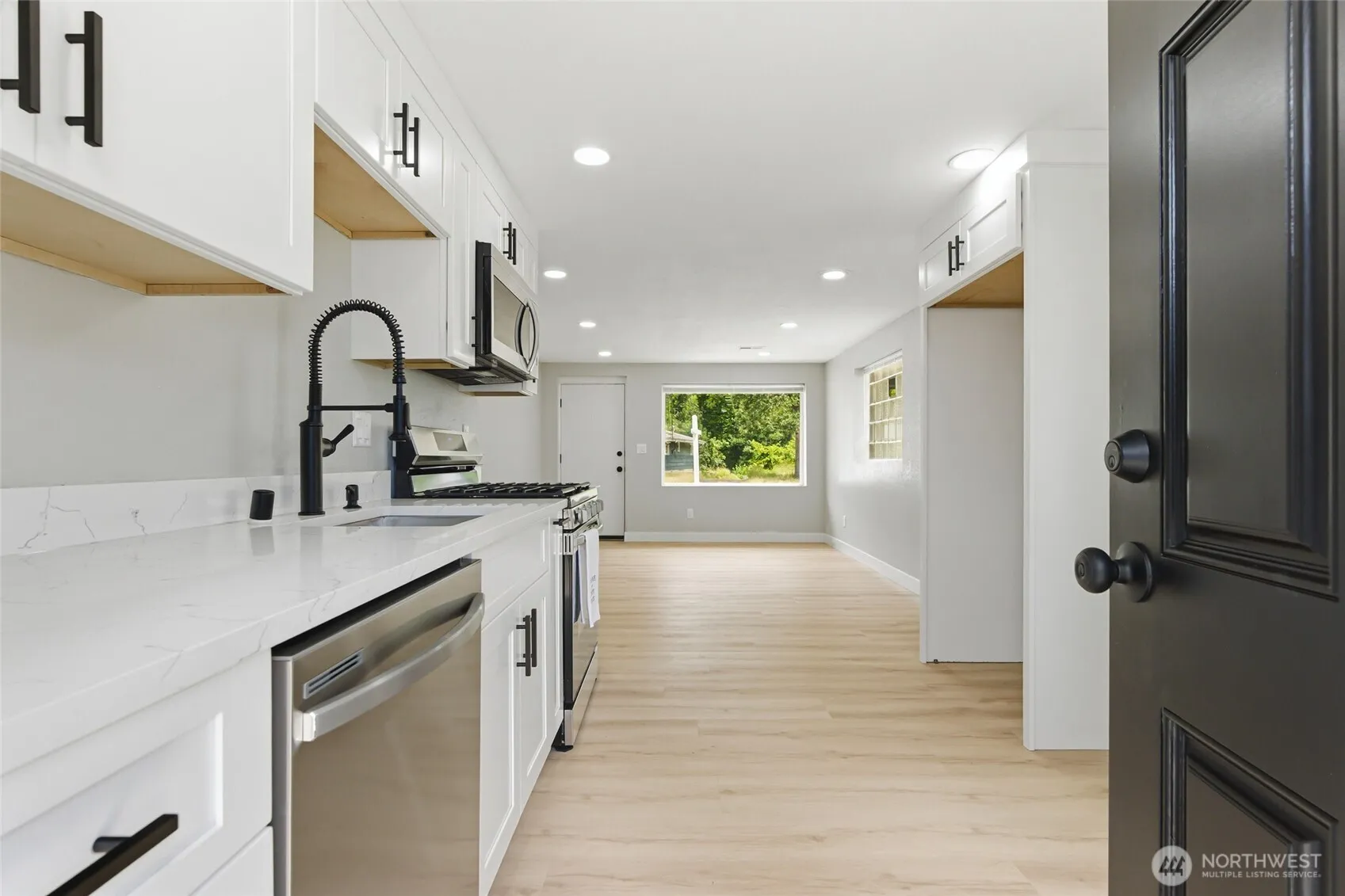 Property photo for 14402 Washington Avenue Sw #4, Lakewood photo 4