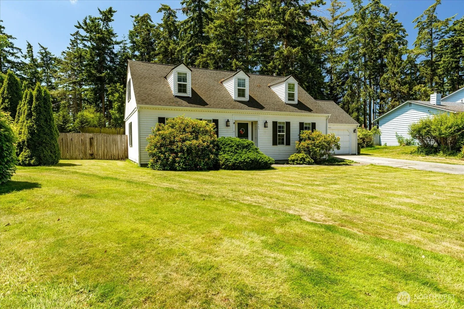 Property photo for 1565 Sw Putnam Drive, Oak Harbor photo 2