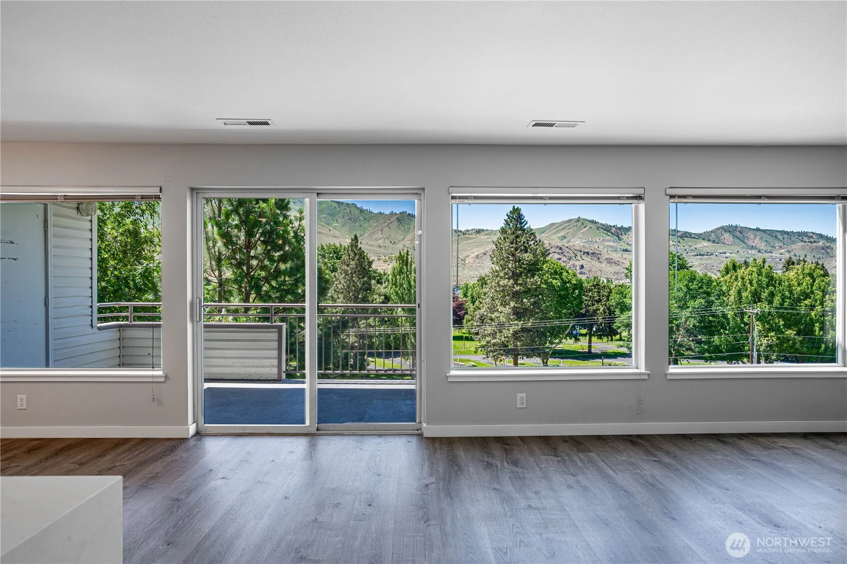 Property photo for 808 W Manson Highway #b202, Chelan photo 4