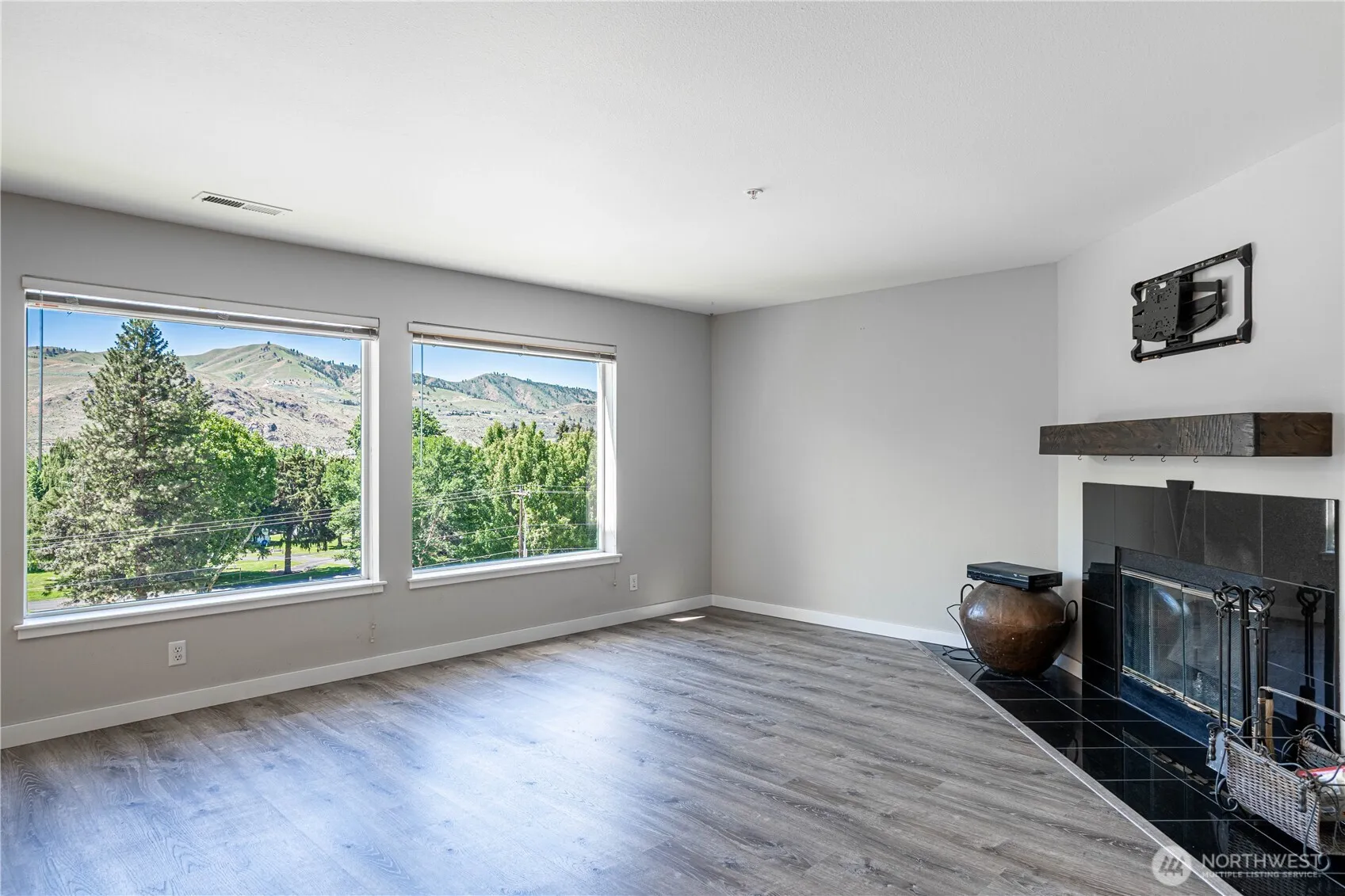 Property photo for 808 W Manson Highway #b202, Chelan photo 3