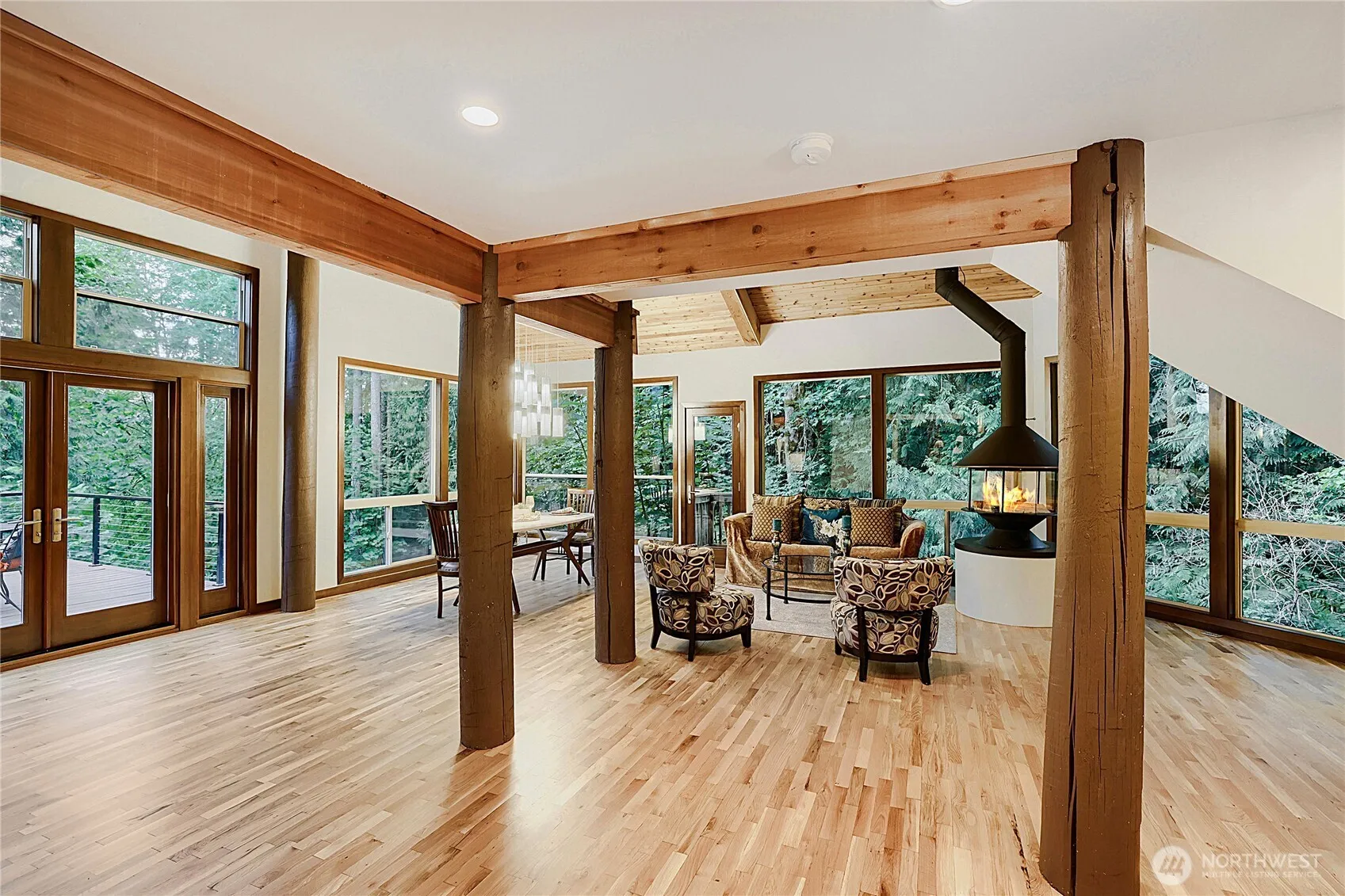 Property photo for 13020 Squak Mountain Road Se, Issaquah photo 4