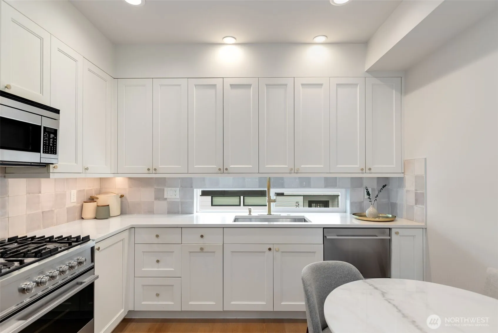 Property photo for 5030 Sand Point Place Ne #b, Seattle photo 4