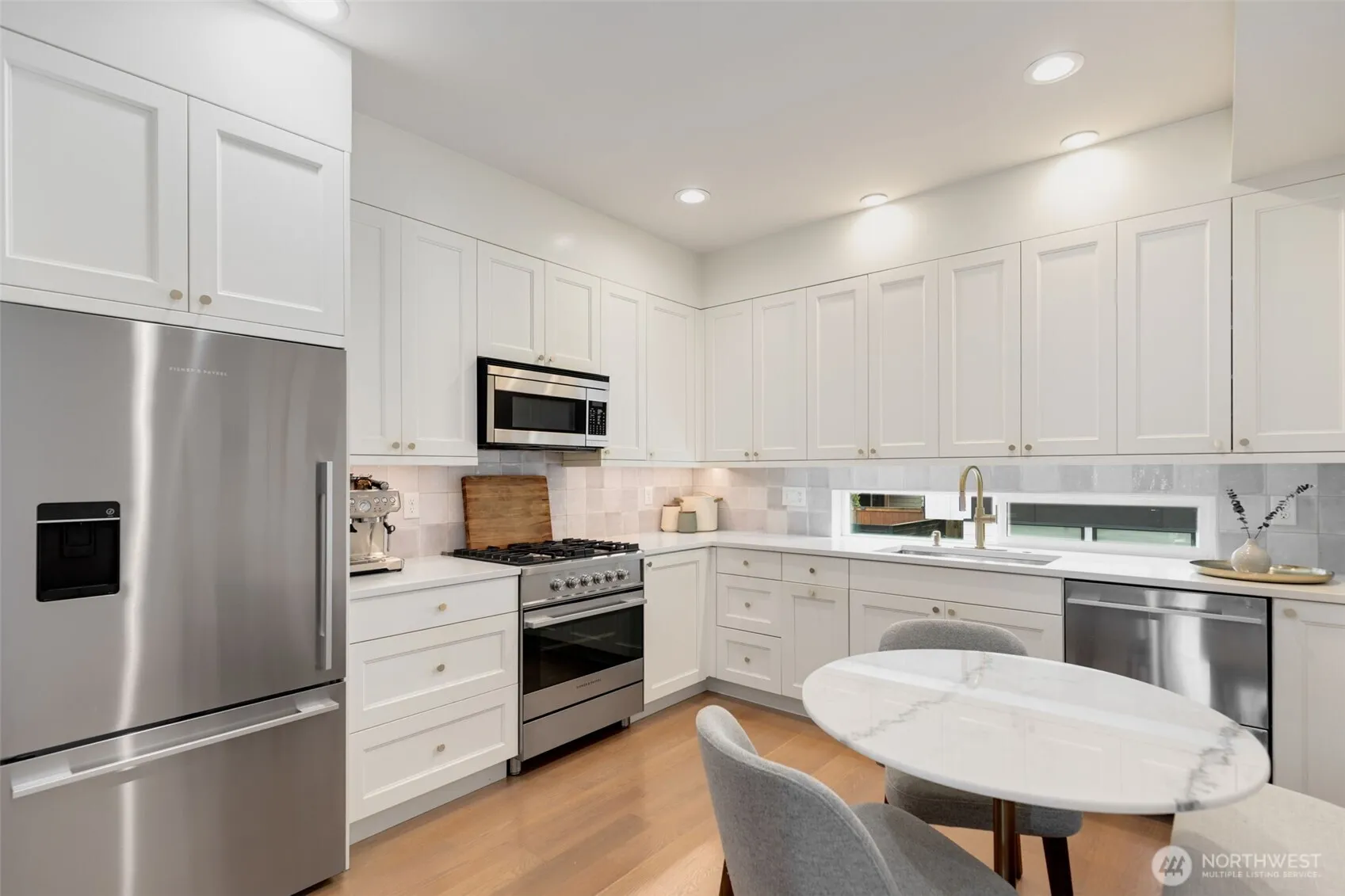 Property photo for 5030 Sand Point Place Ne #b, Seattle photo 3