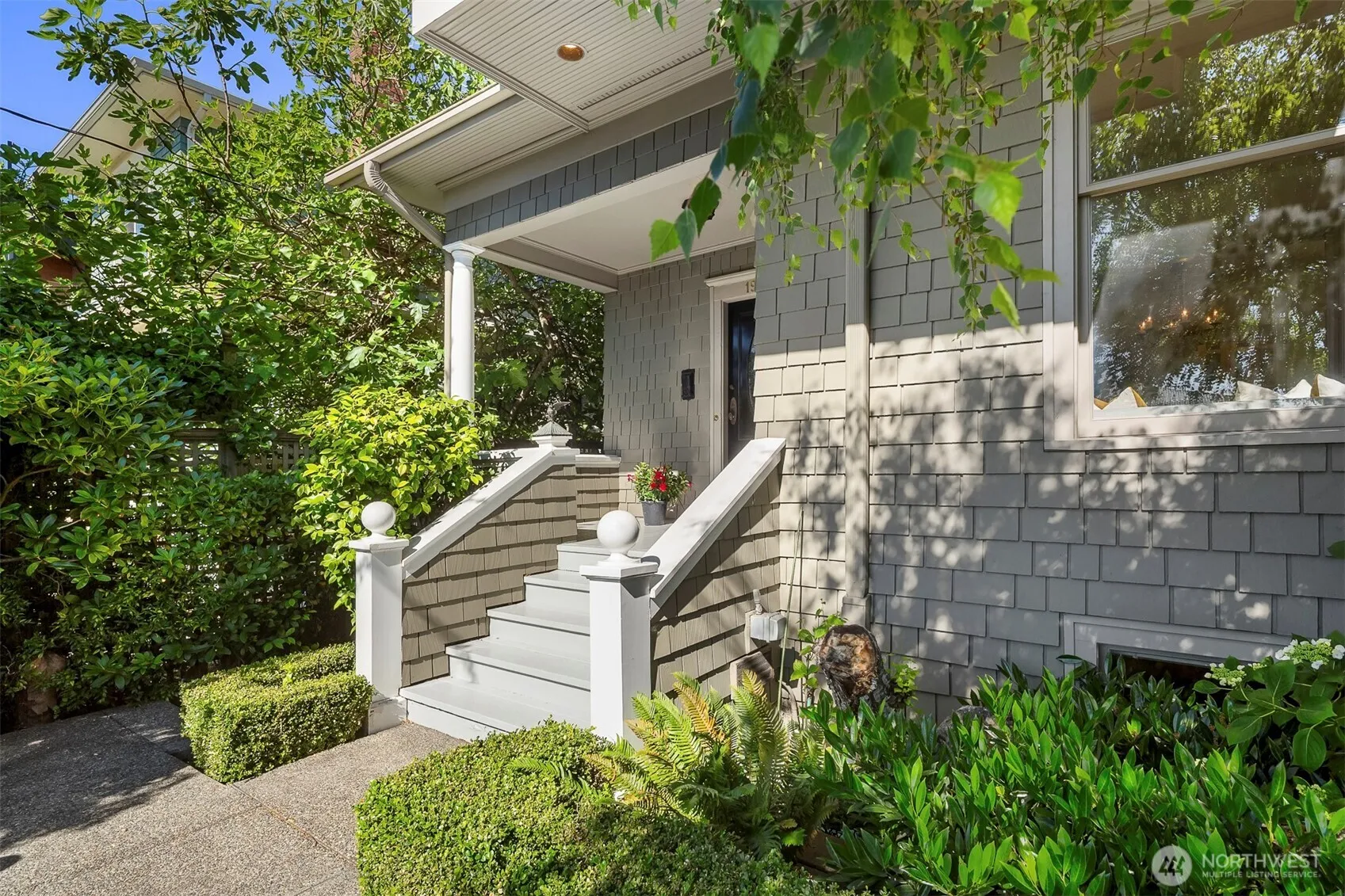 Property photo for 1906 10th Avenue E, Seattle photo 2