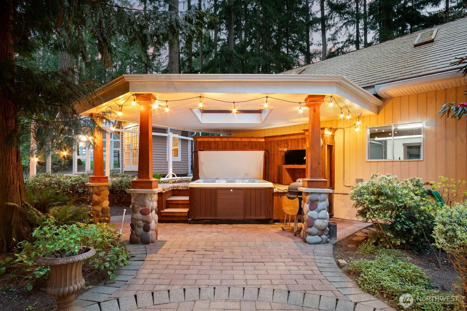 Property photo for 16 Bridlewood Circle, Kirkland photo 4