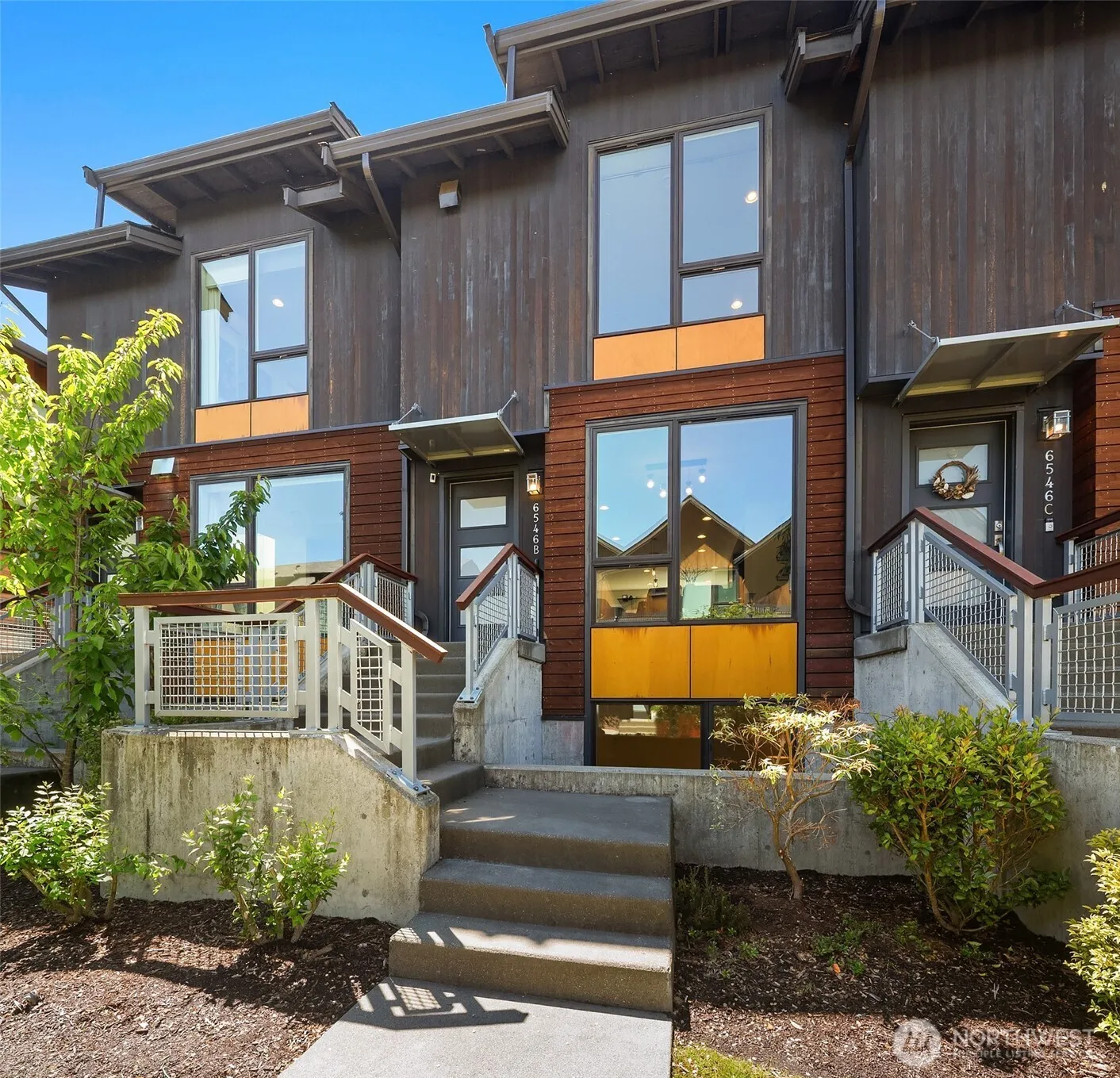 Property photo for 6546 32nd Avenue Ne #b, Seattle photo 2
