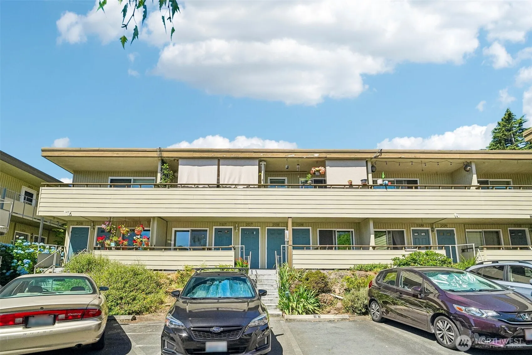 Property photo for 901 5th Avenue N #107, Seattle photo 4