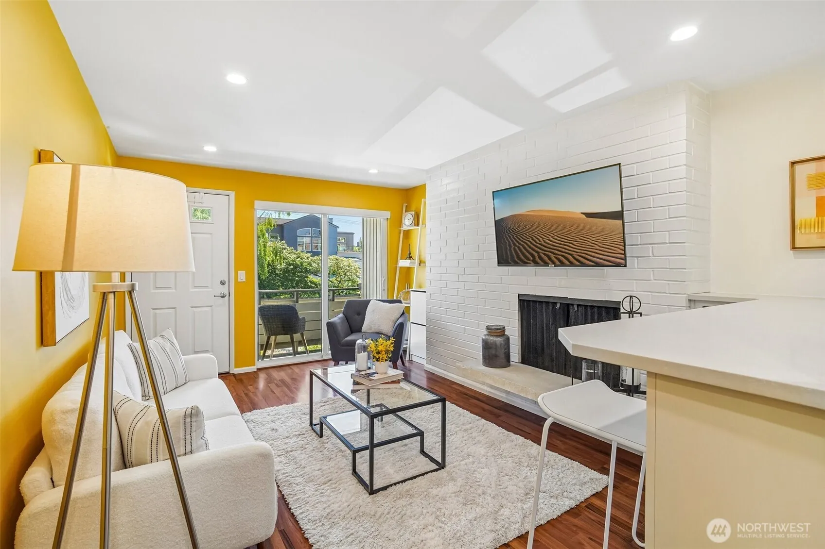 Property photo for 901 5th Avenue N #107, Seattle photo 3