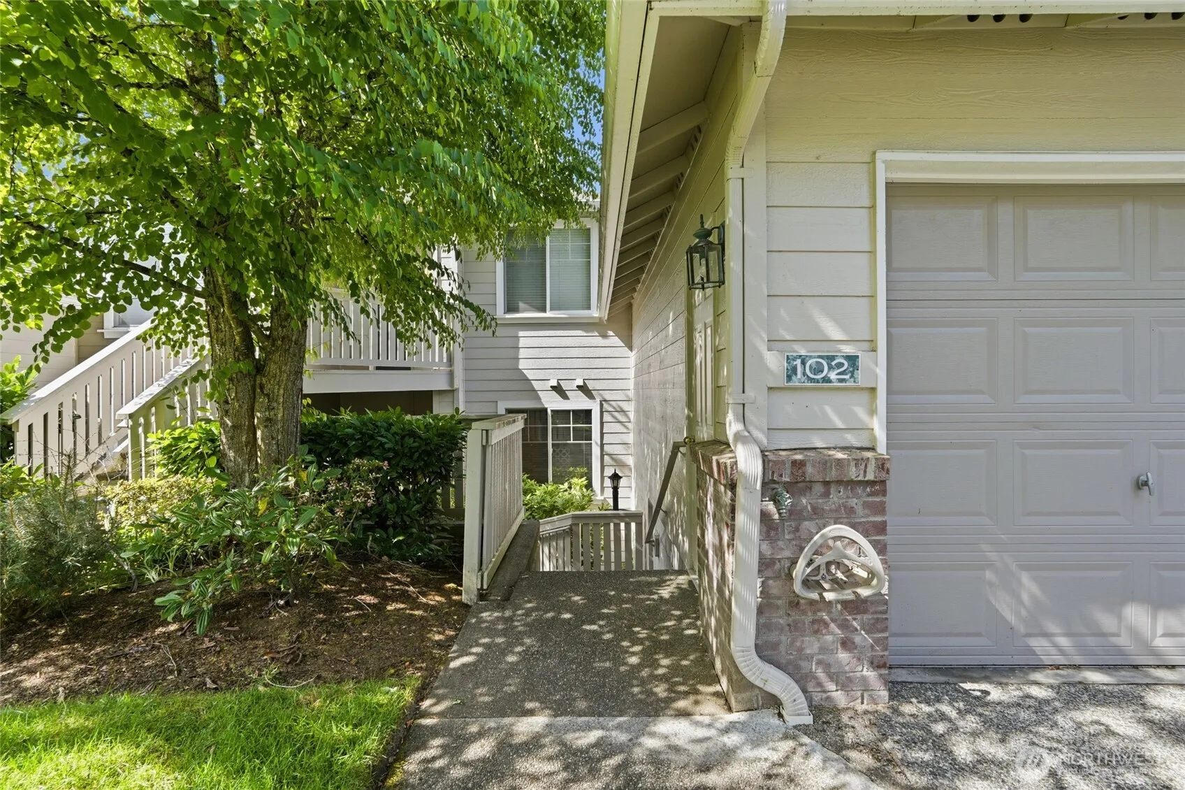 Property photo for 16714 Cobblestone Drive #102, Lynnwood photo 2