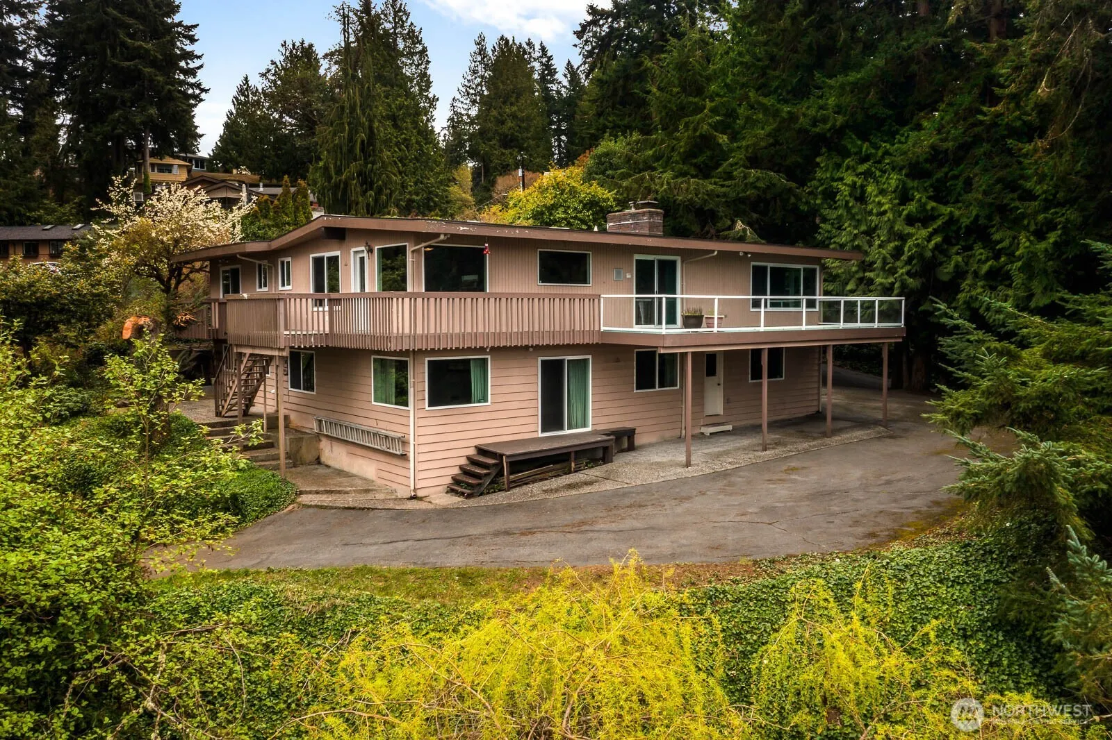 Property photo for 7413 Soundview Drive, Edmonds photo 2