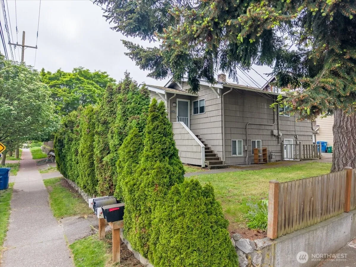 Property photo for 7945 9th Avenue Sw, Seattle photo 3