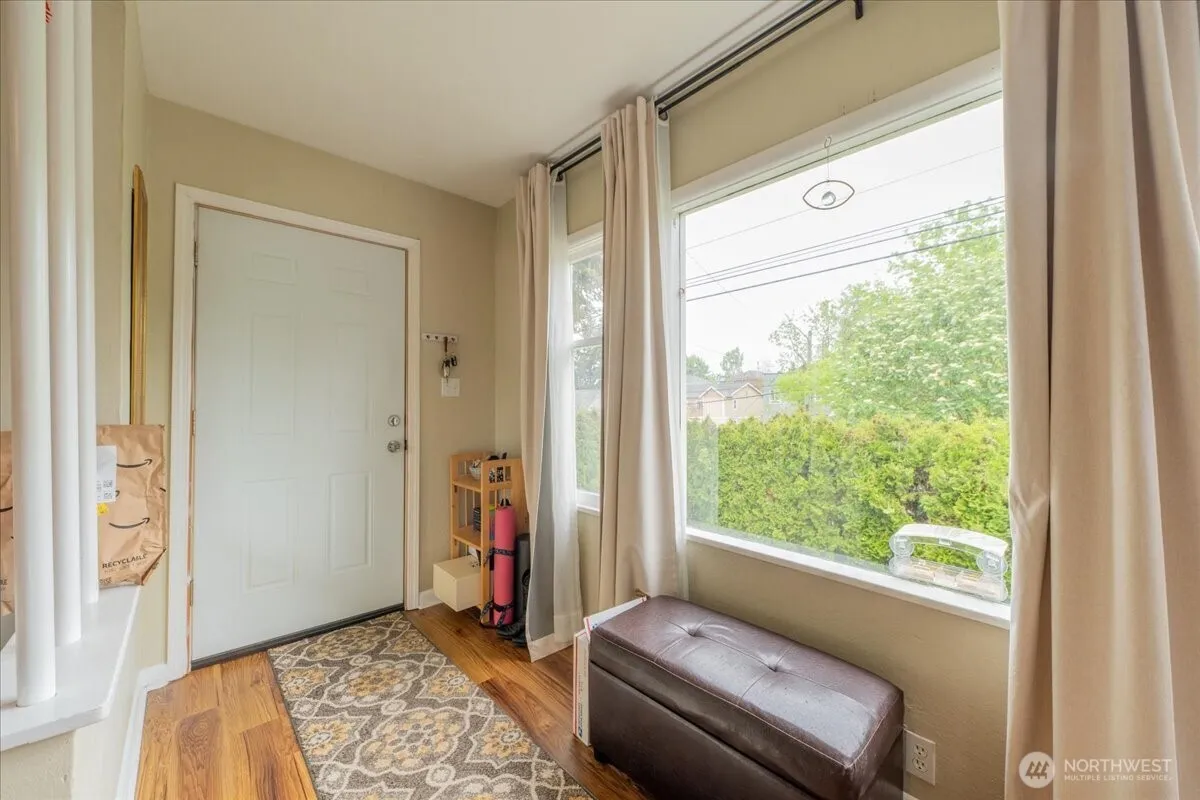 Property photo for 7945 9th Avenue Sw, Seattle photo 4