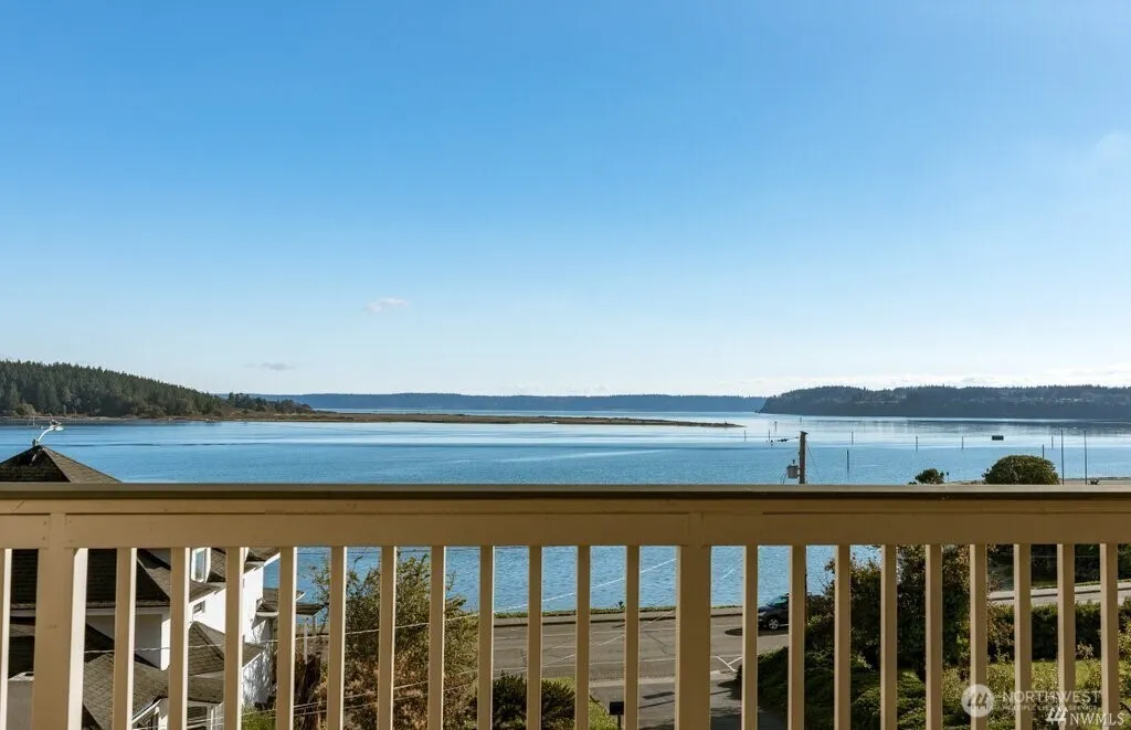 Property photo for 1199 Se 9th Avenue #304, Oak Harbor