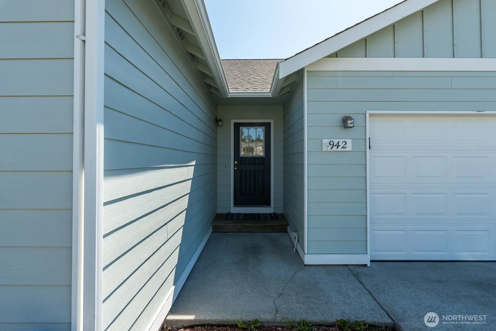 Property photo for 942 Ne Cordero Place, Oak Harbor photo 2