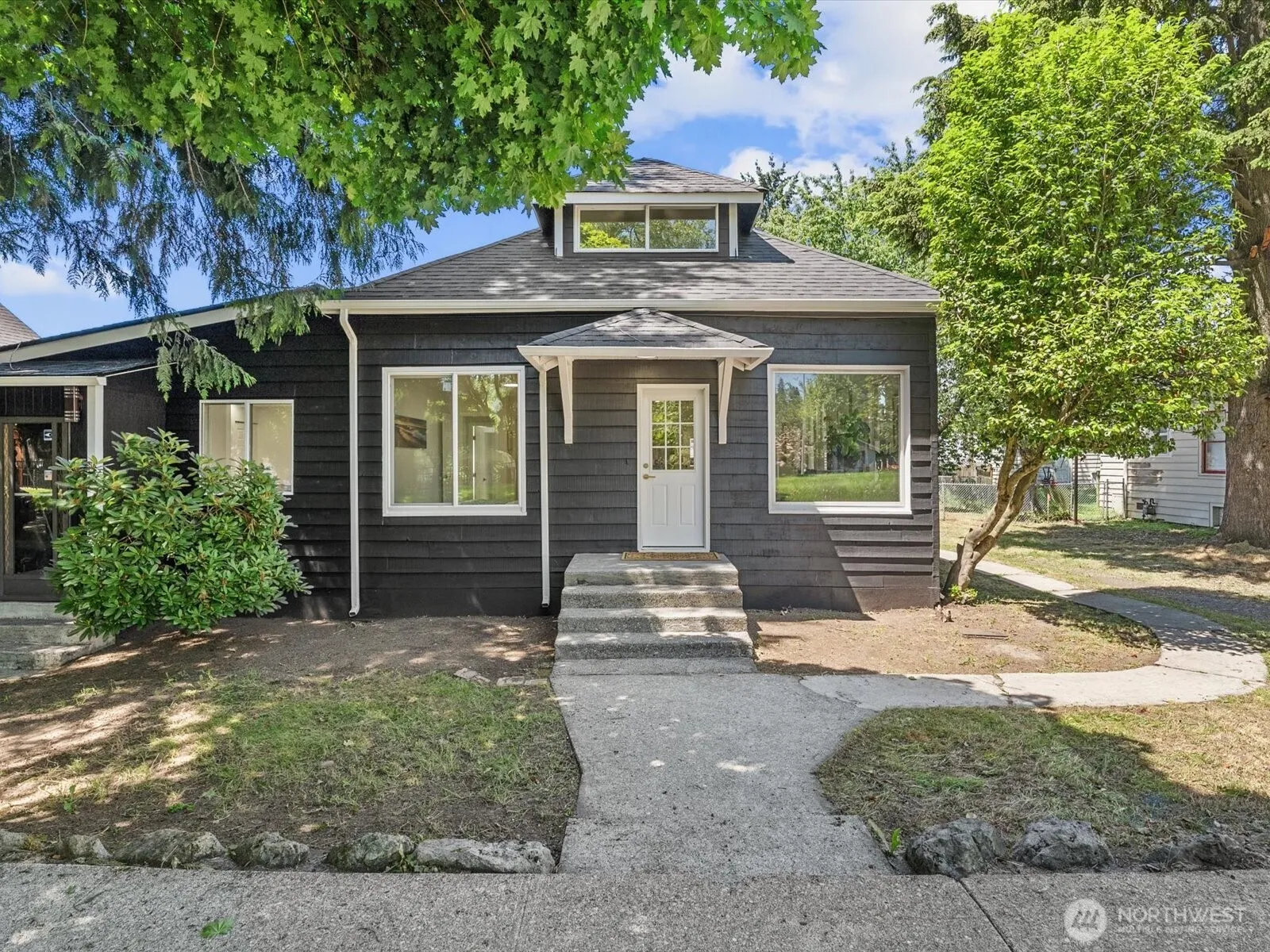 Property photo for 505 Burnett Avenue S, Renton photo 2