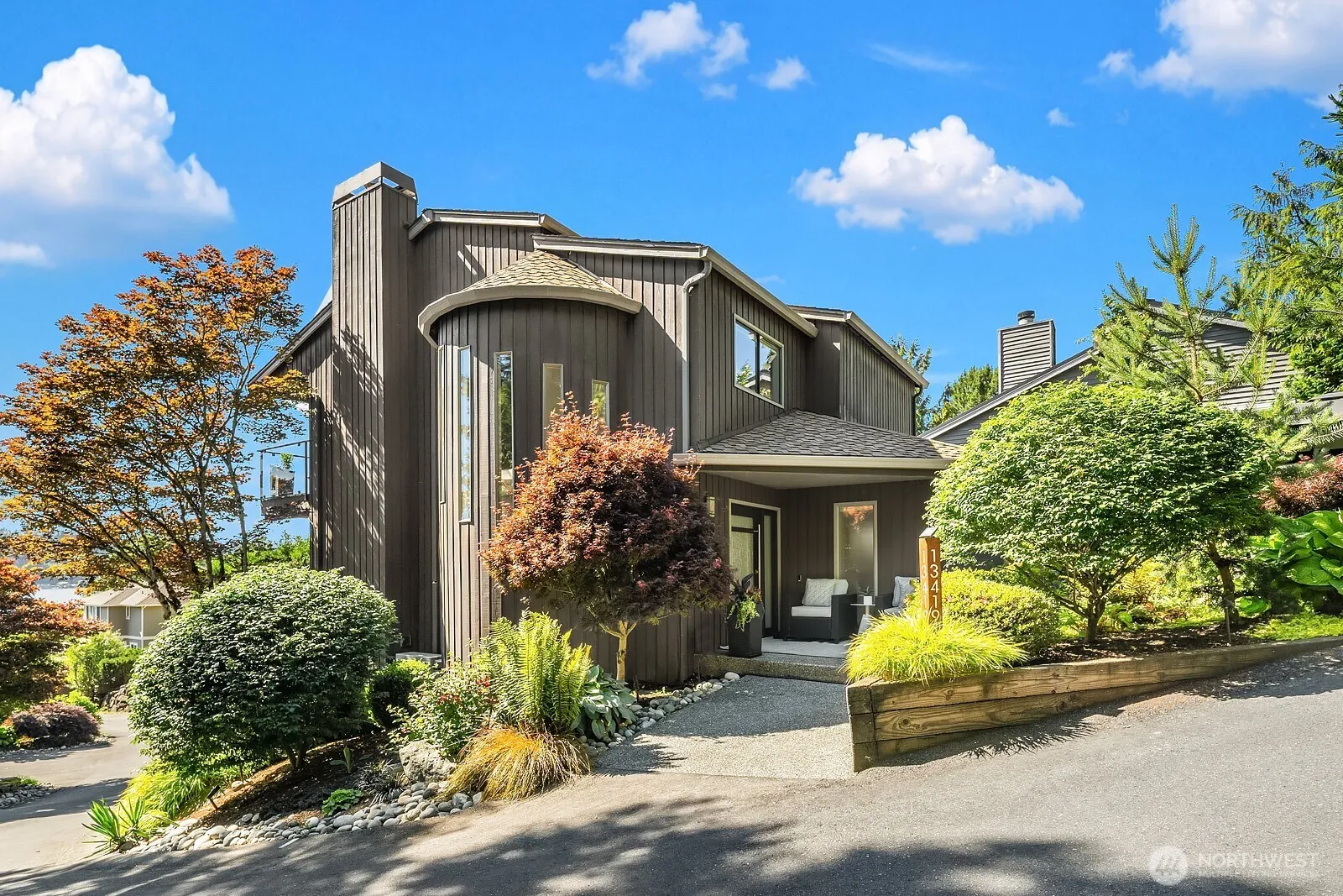 Property photo for 13419 Holmes Point Drive Ne, Kirkland