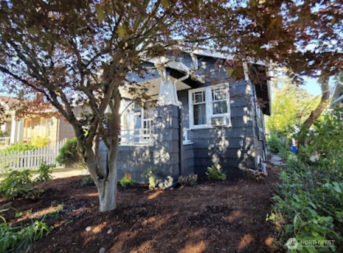 Property photo for 5330 9th Avenue Ne, Seattle photo 2