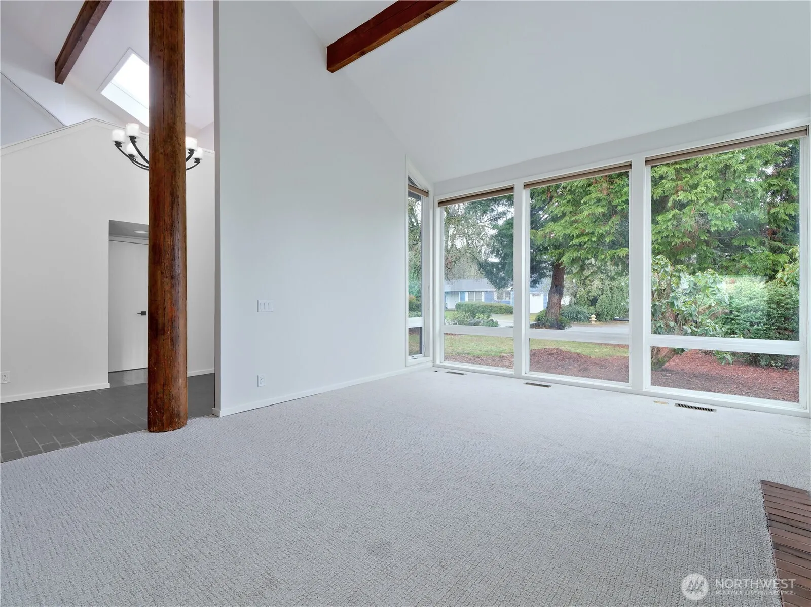 Property photo for 210 141st Avenue Ne, Bellevue photo 4